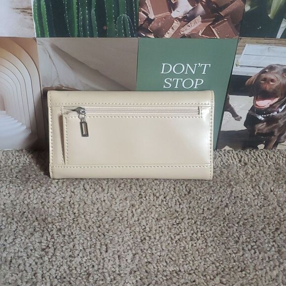 Guess Abree Leather Clutch Wallet  - Glam Elegance - Picture 3 of 6